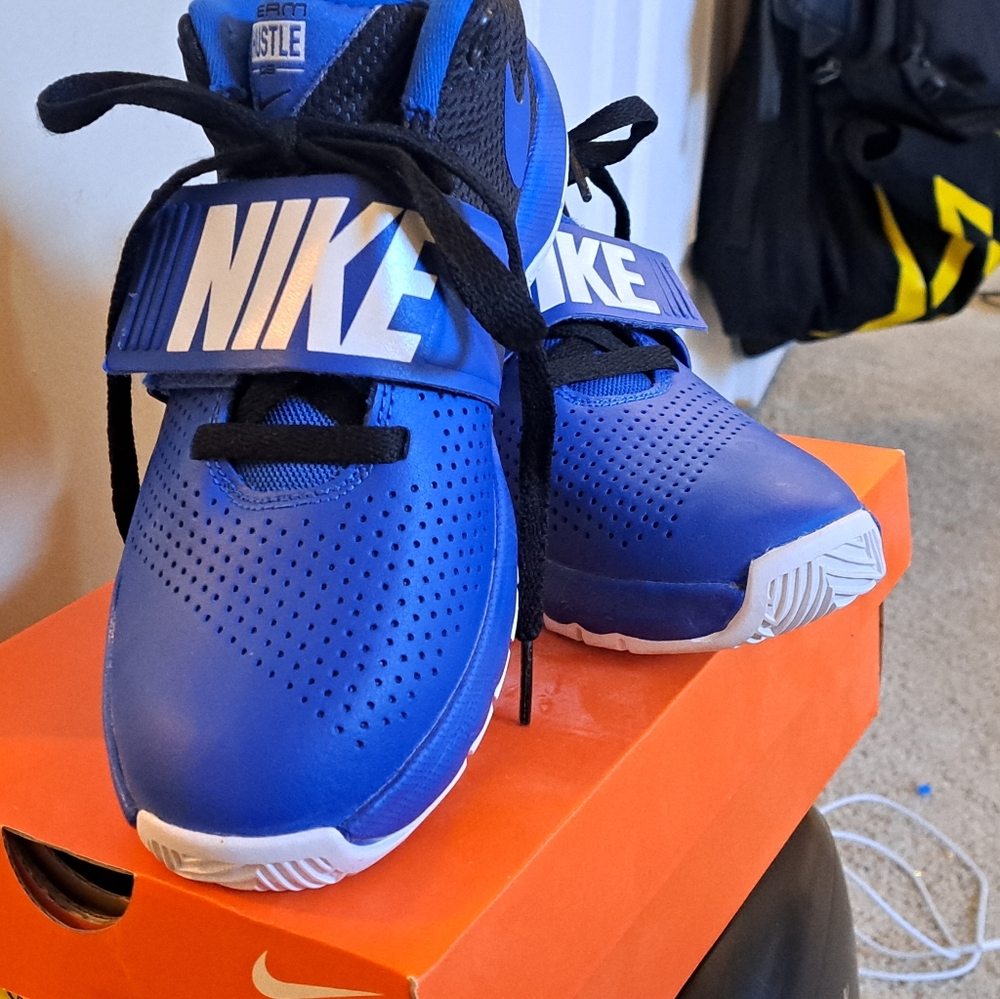 Brand New Nike Boys Shoes 5Y
